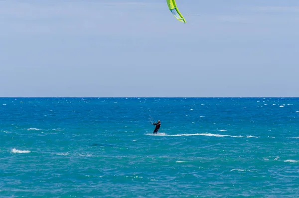 Malaga Espanha Maio 2018 Pessoas Praticando Esporte Ativo Passeios Onda — Fotografia de Stock