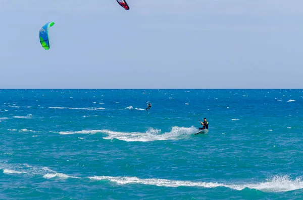 Malaga España Mayo 2018 Gente Practicando Deporte Activo Montar Olas — Foto de Stock