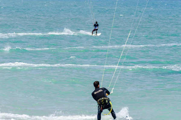 Malaga España Mayo 2018 Gente Practicando Deporte Activo Montar Olas — Foto de Stock