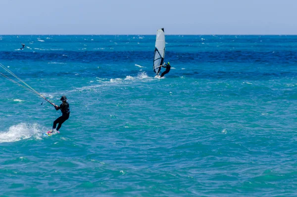 Malaga España Mayo 2018 Gente Practicando Deporte Activo Montar Olas — Foto de Stock