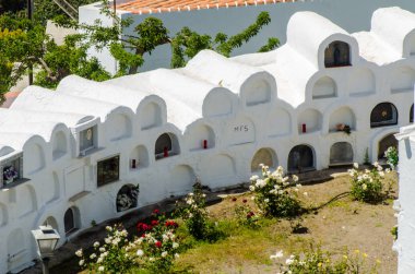 Sayalonga, İspanya - 06 Mayıs 2018 duvardaki İspanyol gömüldüğü yer, Endülüs, Hıristiyanlık bölgede tipik mezar karakteristik