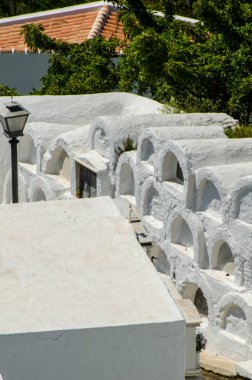 Sayalonga, İspanya - 06 Mayıs 2018 duvardaki İspanyol gömüldüğü yer, Endülüs, Hıristiyanlık bölgede tipik mezar karakteristik