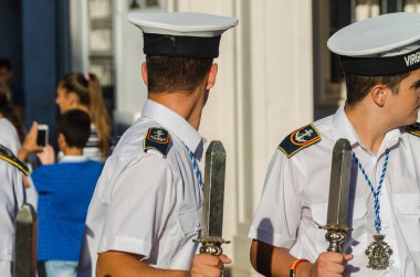 Nerja, İspanya - İspanya Kutsal şekilde aktarma Katolik töreni kutlaması katılan 16 Temmuz 2018 insanlar. 'Virgen del Carmen' azizi ve balıkçılar ve denizcilerin koruyucusu olduğunu