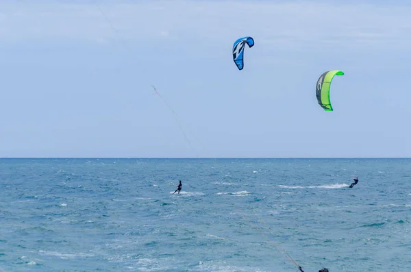 Malaga España Mayo 2018 Gente Practicando Deporte Activo Montar Olas — Foto de Stock