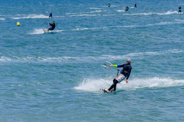 Malaga Espanha Maio 2018 Pessoas Praticando Esporte Ativo Passeios Onda — Fotografia de Stock