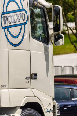 Torrox, İspanya - 22 Temmuz 2018 göster: ziyaretçiler, traktör birimlerinin güçlü makineleri bir Endülüs kasaba meydanında toplandı