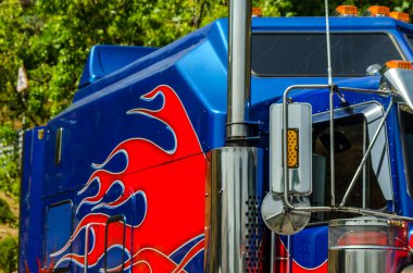 Torrox, İspanya - 22 Temmuz 2018 göster: ziyaretçiler, traktör birimlerinin güçlü makineleri bir Endülüs kasaba meydanında toplandı