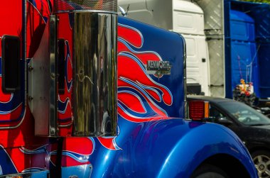 Torrox, İspanya - 22 Temmuz 2018 göster: ziyaretçiler, traktör birimlerinin güçlü makineleri bir Endülüs kasaba meydanında toplandı