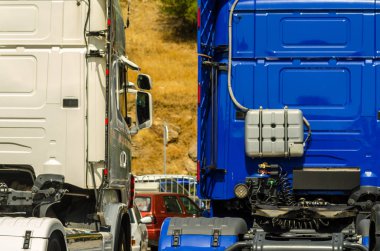 Torrox, İspanya - 22 Temmuz 2018 göster: ziyaretçiler, traktör birimlerinin güçlü makineleri bir Endülüs kasaba meydanında toplandı