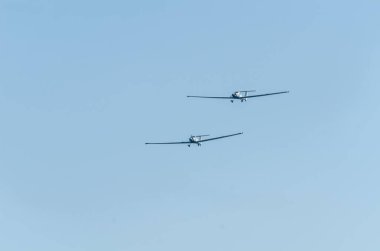 Torre Del Mar, İspanya - 27 Temmuz 2018 uçakları uçan plaj bir sahil kasabasında, Andalusia içinde airshow akrobasi üzerinden