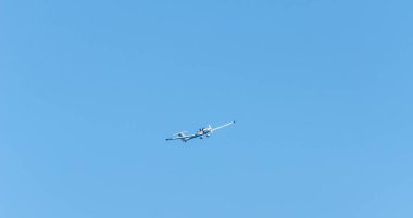 Torre Del Mar, İspanya - 27 Temmuz 2018 uçakları uçan plaj bir sahil kasabasında, Andalusia içinde airshow akrobasi üzerinden