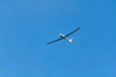Torre Del Mar, İspanya - 27 Temmuz 2018 uçakları uçan plaj bir sahil kasabasında, Andalusia içinde airshow akrobasi üzerinden
