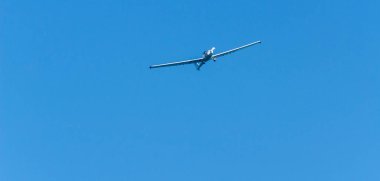 Torre Del Mar, İspanya - 27 Temmuz 2018 uçakları uçan plaj bir sahil kasabasında, Andalusia içinde airshow akrobasi üzerinden