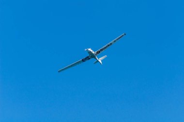 Torre Del Mar, İspanya - 27 Temmuz 2018 uçakları uçan plaj bir sahil kasabasında, Andalusia içinde airshow akrobasi üzerinden