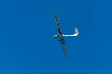 Torre Del Mar, İspanya - 27 Temmuz 2018 uçakları uçan plaj bir sahil kasabasında, Andalusia içinde airshow akrobasi üzerinden