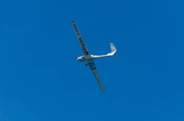 Torre Del Mar, İspanya - 27 Temmuz 2018 uçakları uçan plaj bir sahil kasabasında, Andalusia içinde airshow akrobasi üzerinden