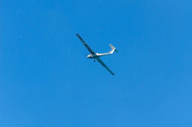 Torre Del Mar, İspanya - 27 Temmuz 2018 uçakları uçan plaj bir sahil kasabasında, Andalusia içinde airshow akrobasi üzerinden