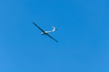 Torre Del Mar, İspanya - 27 Temmuz 2018 uçakları uçan plaj bir sahil kasabasında, Andalusia içinde airshow akrobasi üzerinden