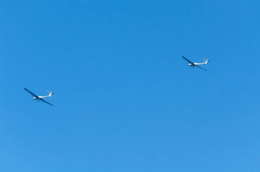 Torre Del Mar, İspanya - 27 Temmuz 2018 uçakları uçan plaj bir sahil kasabasında, Andalusia içinde airshow akrobasi üzerinden