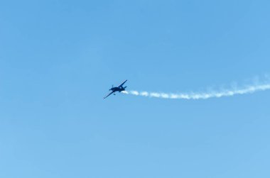 Torre Del Mar, İspanya - 29 Temmuz 2018 uçakları uçan plaj bir sahil kasabasında, Andalusia içinde airshow akrobasi üzerinden