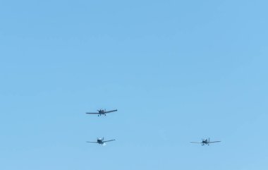Torre Del Mar, İspanya - 29 Temmuz 2018 uçakları uçan plaj bir sahil kasabasında, Andalusia içinde airshow akrobasi üzerinden