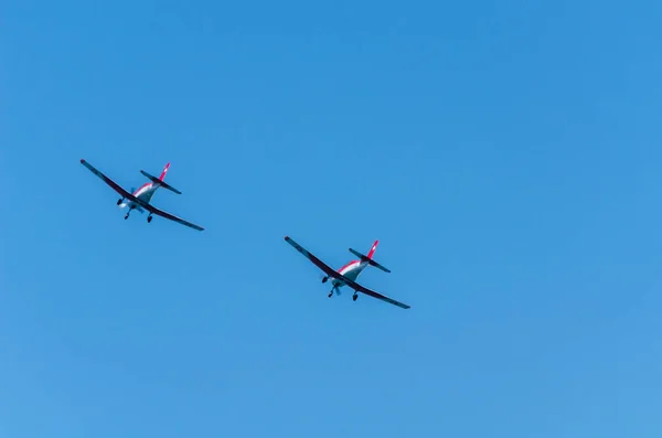 マールには スペインのアンダルシアのアクロバット飛行航空ショー 海辺の町のビーチ上空を飛ぶ 2018 日飛行機 — ストック写真