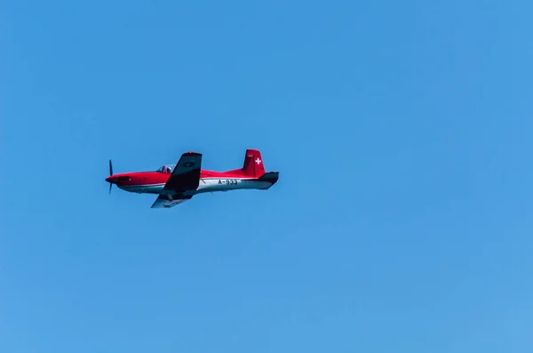 マールには スペインのアンダルシアのアクロバット飛行航空ショー 海辺の町のビーチ上空を飛ぶ 2018 日飛行機 — ストック写真