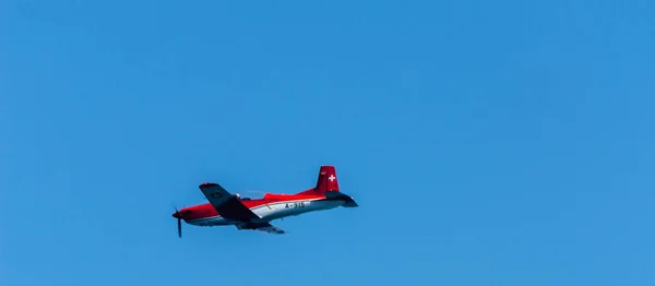 Torre Del Mar Spanien Juli 2018 Flygplan Flyger Över Stranden — Stockfoto