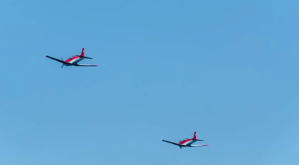 マールには スペインのアンダルシアのアクロバット飛行航空ショー 海辺の町のビーチ上空を飛ぶ 2018 日飛行機 — ストック写真