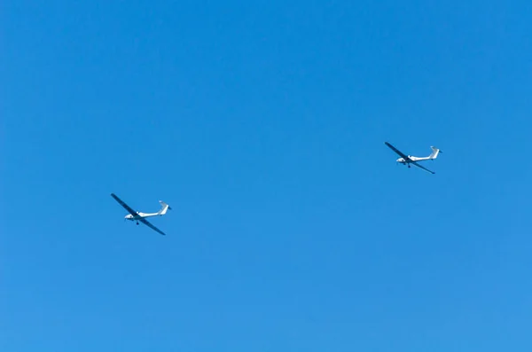 マールには スペインのアンダルシアのアクロバット飛行航空ショー 海辺の町のビーチ上空を飛ぶ 2018 日飛行機 — ストック写真