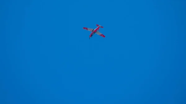 マールには スペインのアンダルシアのアクロバット飛行航空ショー 海辺の町のビーチ上空を飛ぶ 2018 日飛行機 — ストック写真