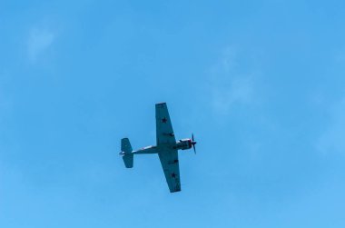 Torre Del Mar, İspanya - 29 Temmuz 2018 uçakları uçan plaj bir sahil kasabasında, Andalusia içinde airshow akrobasi üzerinden
