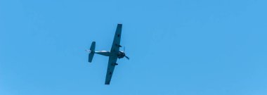 Torre Del Mar, İspanya - 29 Temmuz 2018 uçakları uçan plaj bir sahil kasabasında, Andalusia içinde airshow akrobasi üzerinden