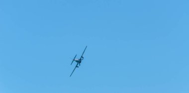Torre Del Mar, İspanya - 29 Temmuz 2018 uçakları uçan plaj bir sahil kasabasında, Andalusia içinde airshow akrobasi üzerinden