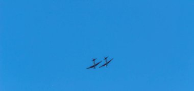 Torre Del Mar, İspanya - 29 Temmuz 2018 uçakları uçan plaj bir sahil kasabasında, Andalusia içinde airshow akrobasi üzerinden