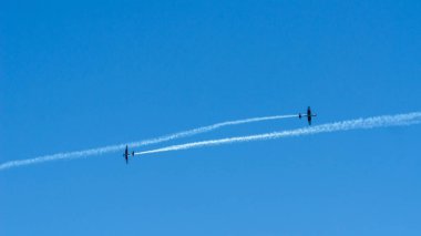 Torre Del Mar, İspanya - 29 Temmuz 2018 uçakları uçan plaj bir sahil kasabasında, Andalusia içinde airshow akrobasi üzerinden