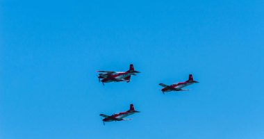 Torre Del Mar, İspanya - 29 Temmuz 2018 uçakları uçan plaj bir sahil kasabasında, Andalusia içinde airshow akrobasi üzerinden