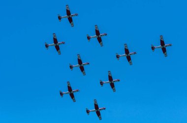 Torre Del Mar, İspanya - 29 Temmuz 2018 uçakları uçan plaj bir sahil kasabasında, Andalusia içinde airshow akrobasi üzerinden