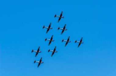 Torre Del Mar, İspanya - 29 Temmuz 2018 uçakları uçan plaj bir sahil kasabasında, Andalusia içinde airshow akrobasi üzerinden