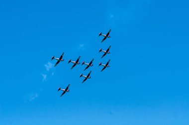 Torre Del Mar, İspanya - 29 Temmuz 2018 uçakları uçan plaj bir sahil kasabasında, Andalusia içinde airshow akrobasi üzerinden
