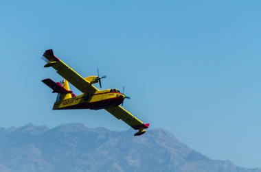 Torre Del Mar, İspanya - 29 Temmuz 2018 uçakları uçan plaj bir sahil kasabasında, Andalusia içinde airshow akrobasi üzerinden