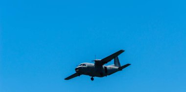 Torre Del Mar, İspanya - 29 Temmuz 2018 uçakları uçan plaj bir sahil kasabasında, Andalusia içinde airshow akrobasi üzerinden