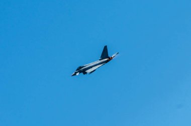 Torre Del Mar, İspanya - 29 Temmuz 2018 uçakları uçan plaj bir sahil kasabasında, Andalusia içinde airshow akrobasi üzerinden