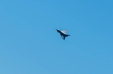 Torre Del Mar, İspanya - 29 Temmuz 2018 uçakları uçan plaj bir sahil kasabasında, Andalusia içinde airshow akrobasi üzerinden