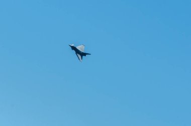 Torre Del Mar, İspanya - 29 Temmuz 2018 uçakları uçan plaj bir sahil kasabasında, Andalusia içinde airshow akrobasi üzerinden