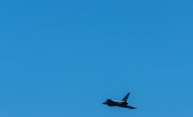 Torre Del Mar, İspanya - 29 Temmuz 2018 uçakları uçan plaj bir sahil kasabasında, Andalusia içinde airshow akrobasi üzerinden