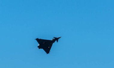 Torre Del Mar, İspanya - 29 Temmuz 2018 uçakları uçan plaj bir sahil kasabasında, Andalusia içinde airshow akrobasi üzerinden