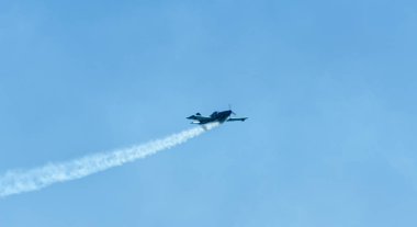 Torre Del Mar, İspanya - 29 Temmuz 2018 uçakları uçan plaj bir sahil kasabasında, Andalusia içinde airshow akrobasi üzerinden