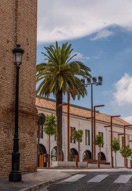 Velez Malaga, İspanya - 17 Ağustos 2018 siesta bir İspanyol şehir, Güney İspanya'nın karakteristik mimari sırasında sokakları boşaltın