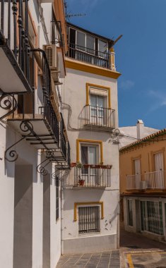 Velez Malaga, İspanya - 17 Ağustos 2018 siesta bir İspanyol şehir, Güney İspanya'nın karakteristik mimari sırasında sokakları boşaltın